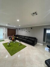 584 Vossler Ave in West Palm Beach, FL - Building Photo - Building Photo