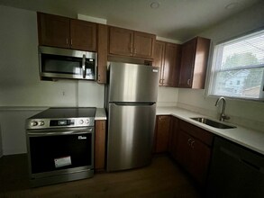 897 Thomas Rd in Grandview Heights, OH - Building Photo - Building Photo