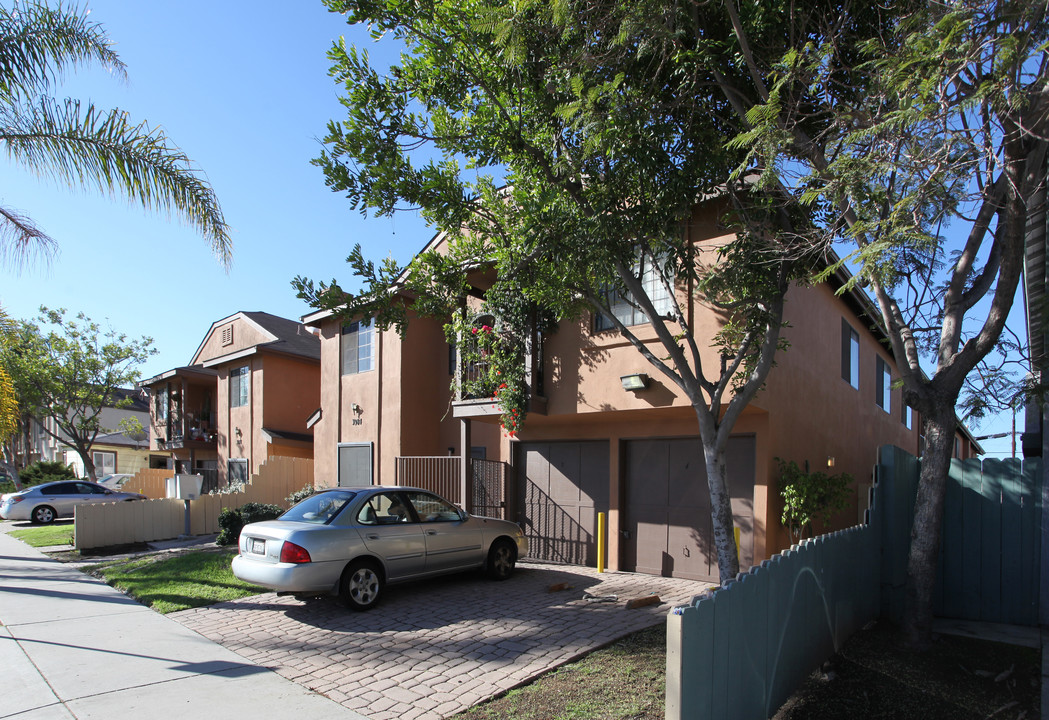 3974-3984 Bancroft St in San Diego, CA - Building Photo