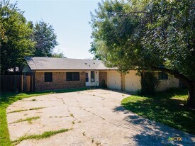 1902 Hooten St in Killeen, TX - Building Photo