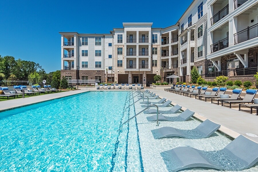 Briley in Matthews, NC - Foto de edificio