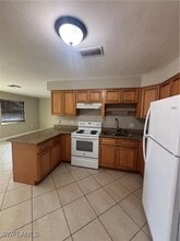 12369-12377 First St in Ft. Myers, FL - Building Photo - Building Photo