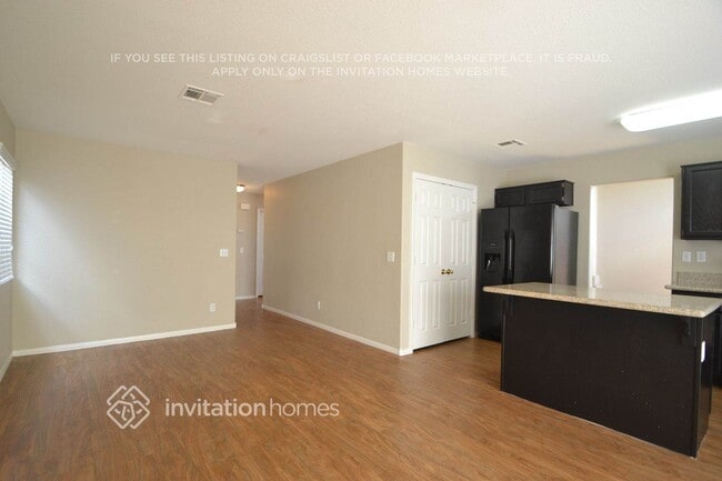 7413 Sunspot Dr in Las Vegas, NV - Foto de edificio - Building Photo