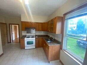 23 Harrison St, Unit 1 in Somerville, MA - Foto de edificio - Building Photo