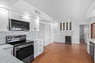 2111 S River Dr in Tempe, AZ - Building Photo - Building Photo