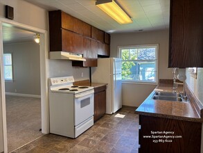 345 1/2 3rd St SE in Puyallup, WA - Foto de edificio - Building Photo