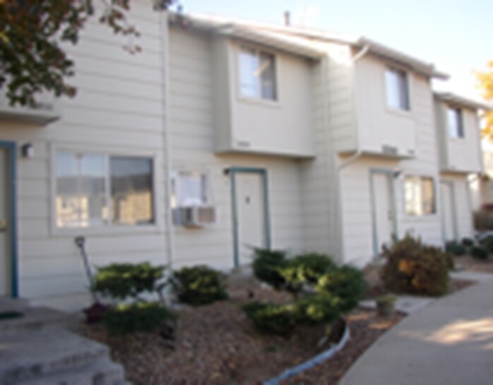 Northeast Plaza Apartment Homes in Sterling, CO - Building Photo