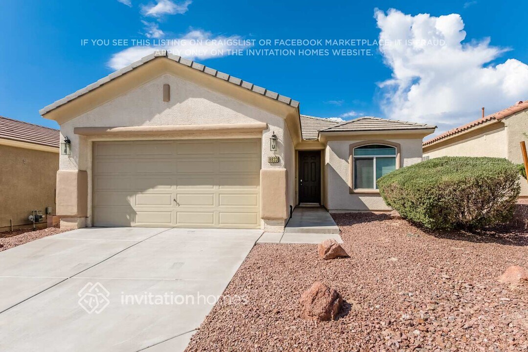 8833 Lauderhill St in Las Vegas, NV - Building Photo
