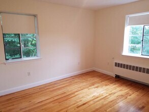 80 St Paul St, Unit 5 in Brookline, MA - Foto de edificio - Building Photo