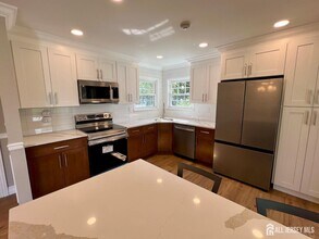 16 Canterbury Dr in Monroe Township, NJ - Building Photo - Building Photo