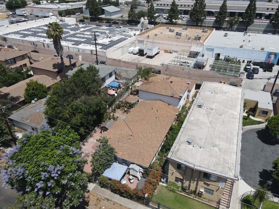 2101 W Myrtle St in Santa Ana, CA - Building Photo