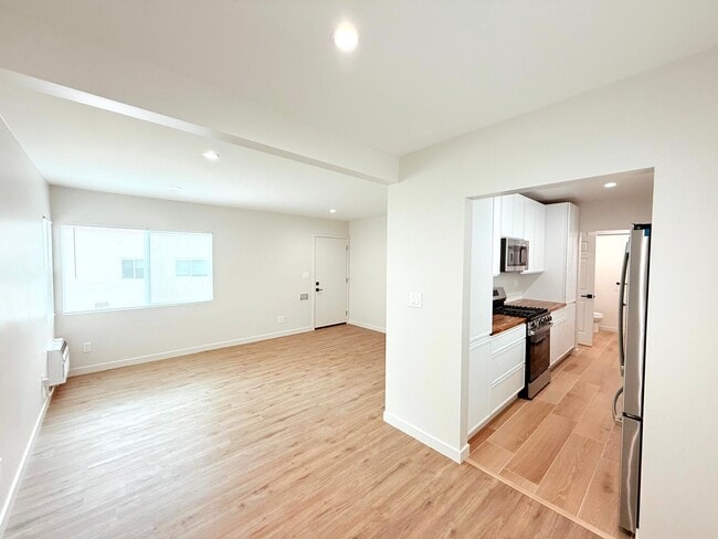 2302-2306 N Frederic St in Burbank, CA - Building Photo - Building Photo