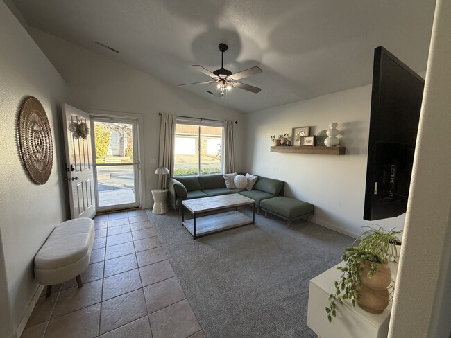 559 E 300 S in Saint George, UT - Foto de edificio - Building Photo