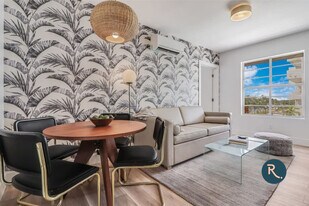 4025 Indian Creek Dr in Miami Beach, FL - Building Photo