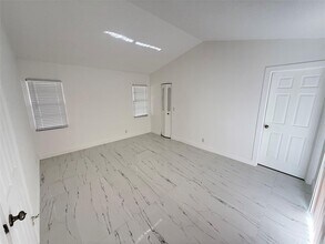 7400 SW 11th Ct in North Lauderdale, FL - Building Photo - Building Photo
