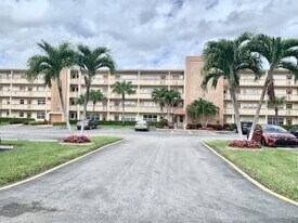 4014 Newcastle A in Boca Raton, FL - Building Photo
