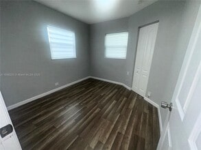 614 N 56th Ave in Hollywood, FL - Foto de edificio - Building Photo
