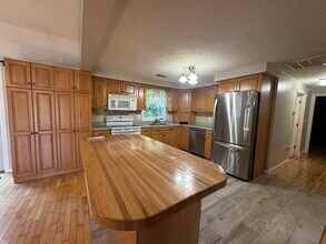 1 Kerri Ln in Hooksett, NH - Building Photo - Building Photo