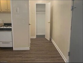 79 Hopkins Pl in Irvington, NJ - Building Photo