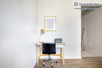 11011 NE 9th St in Bellevue, WA - Foto de edificio - Building Photo