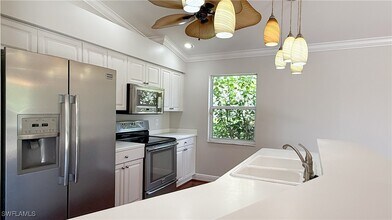 8460 Indian Wells Way in Naples, FL - Foto de edificio - Building Photo