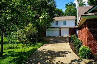 2429 Chantilly Ln in Conroe, TX - Building Photo - Building Photo
