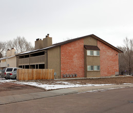 1318 Holland Park Blvd in Colorado Springs, CO - Foto de edificio - Building Photo