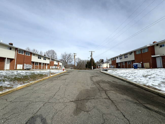 Croom Manor Apartments in Upper Marlboro, MD - Building Photo - Building Photo