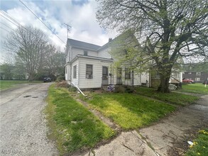 346 Newell St in Barberton, OH - Building Photo - Building Photo