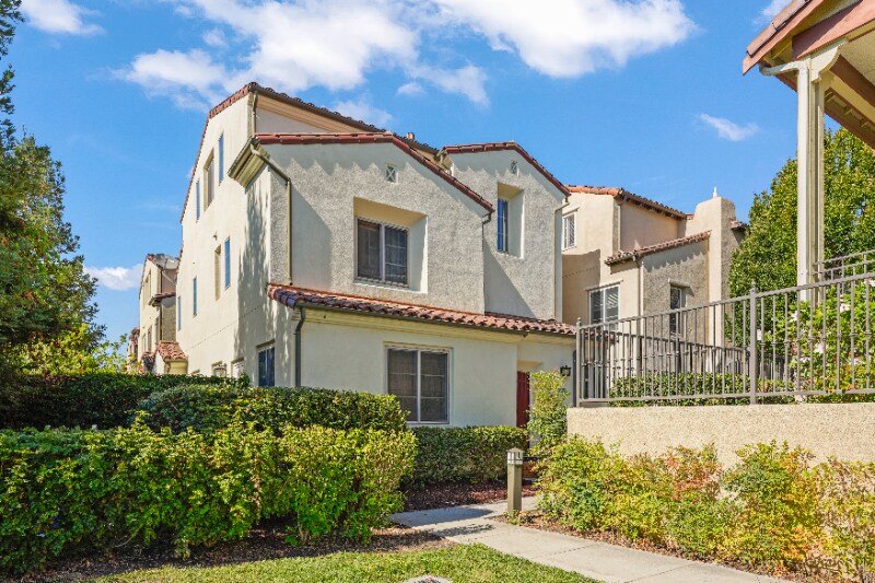 599 Ginkgo Terrace in Fremont, CA - Building Photo