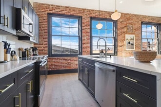 1148 S Peters St in New Orleans, LA - Foto de edificio - Building Photo