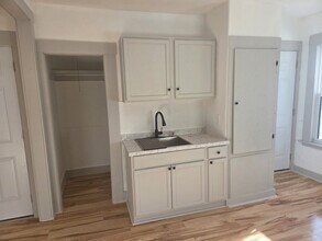 40 Garnet St, Unit 3 in Fitchburg, MA - Foto de edificio - Building Photo