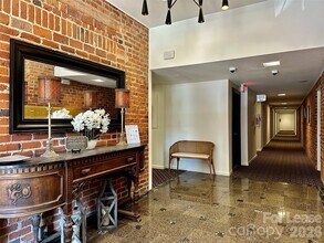 229 N Poplar St in Charlotte, NC - Building Photo - Building Photo