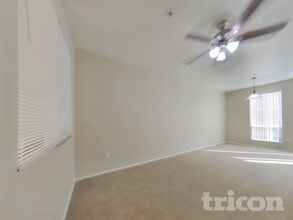 18250 N Cave Creek Rd in Phoenix, AZ - Building Photo - Building Photo