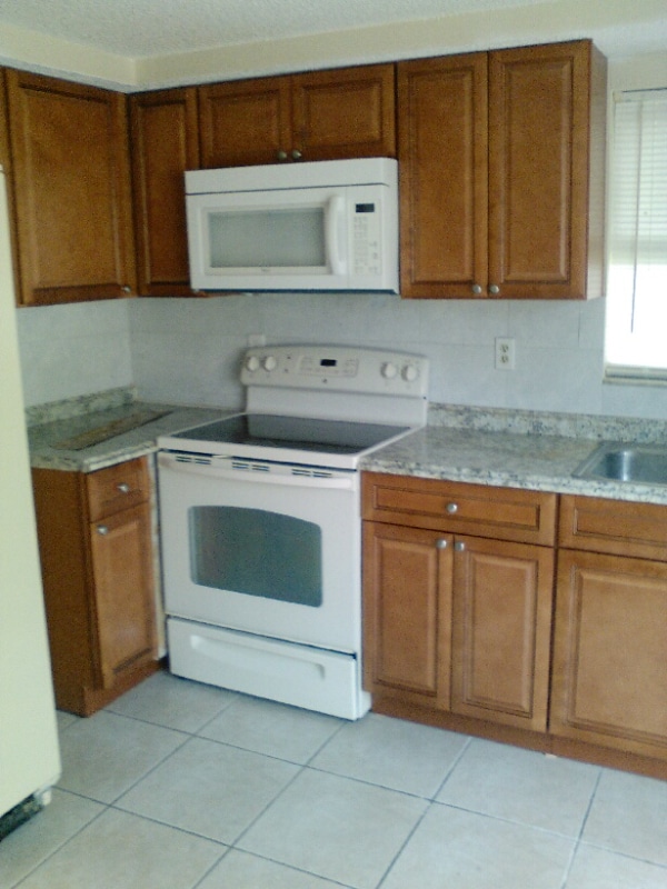 5712 Quist Dr in Port Richey, FL - Foto de edificio - Building Photo