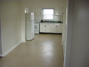 247 Smith Rd in Lake Ronkonkoma, NY - Foto de edificio - Building Photo