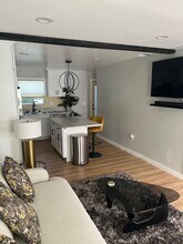 3031 Wellington Rd, Unit 1/2 in Los Angeles, CA - Building Photo - Building Photo