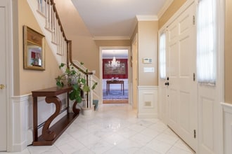 4 Elliston Rd in Weston, MA - Foto de edificio - Building Photo