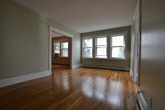 73 Harriet St, Unit 1 in Boston, MA - Foto de edificio - Building Photo