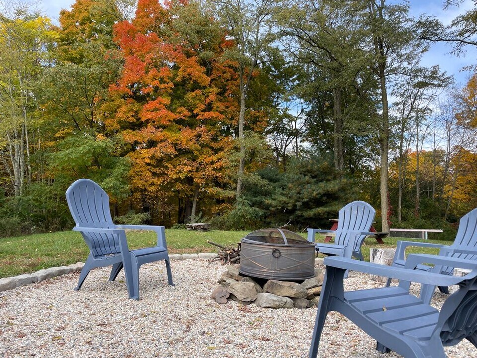 28 Beacham Rd in Rhinebeck, NY - Foto de edificio