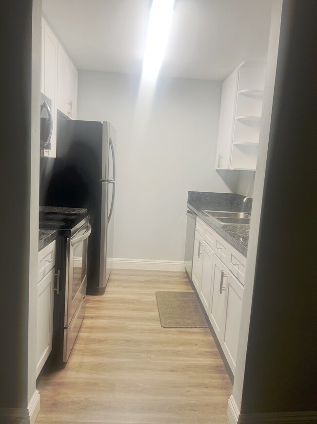5460 White Oak Ave in Encino, CA - Building Photo - Building Photo