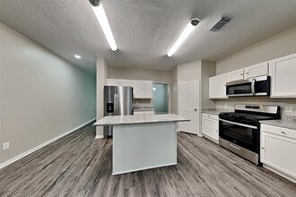 9911 Goldenglade Dr in Houston, TX - Building Photo - Building Photo