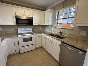 7500 Woods Ln in Cornelius, NC - Building Photo - Building Photo