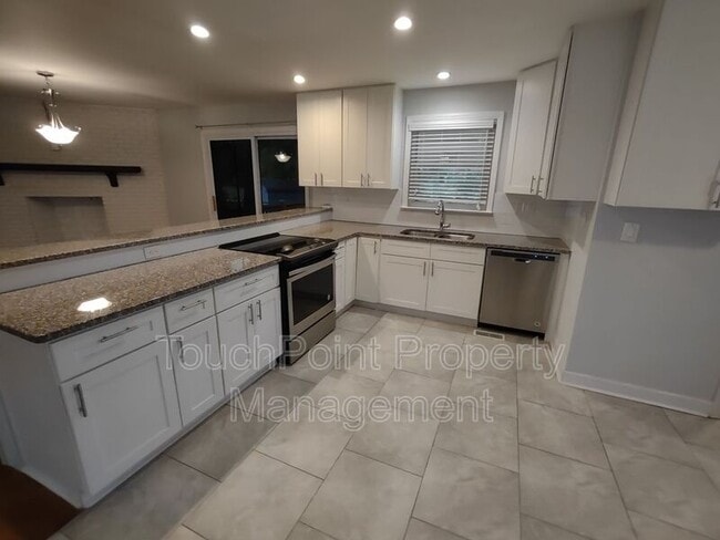 6414 Elmwood Cir in Charlotte, NC - Building Photo - Building Photo