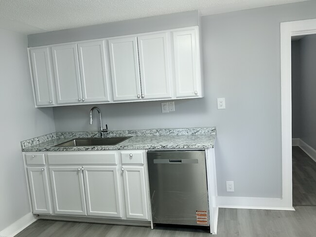 12 Hunt St in Agawam, MA - Building Photo - Building Photo