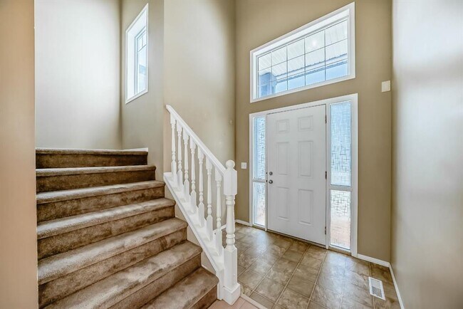 2128 Luxstone Blvd SW in Airdrie, AB - Building Photo - Building Photo