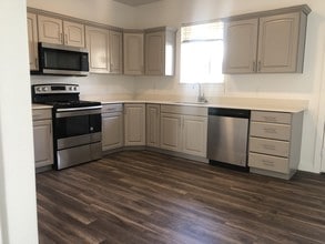 Courtside Apartments in Orem, UT - Building Photo - Building Photo