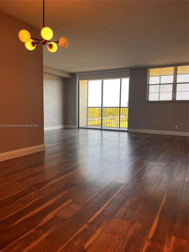 3100 W Rolling Hills Cir, Unit 403 in Davie, FL - Building Photo - Building Photo
