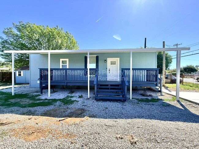 property at 15914 Dauchy Ave