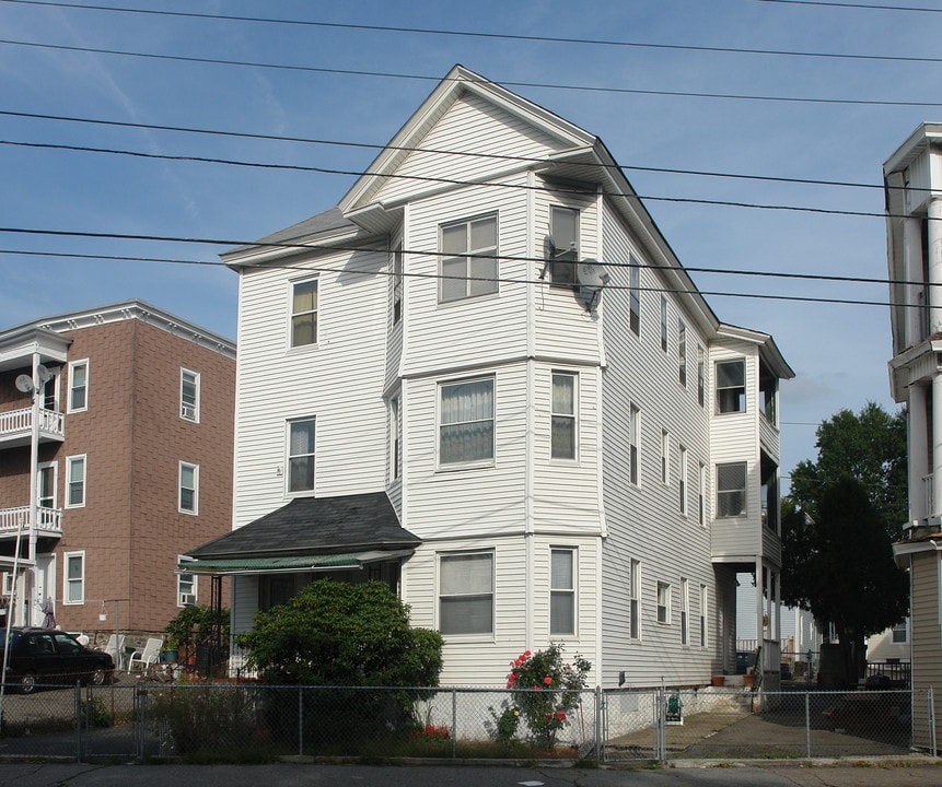 207 Lawrence St in Lawrence, MA - Building Photo